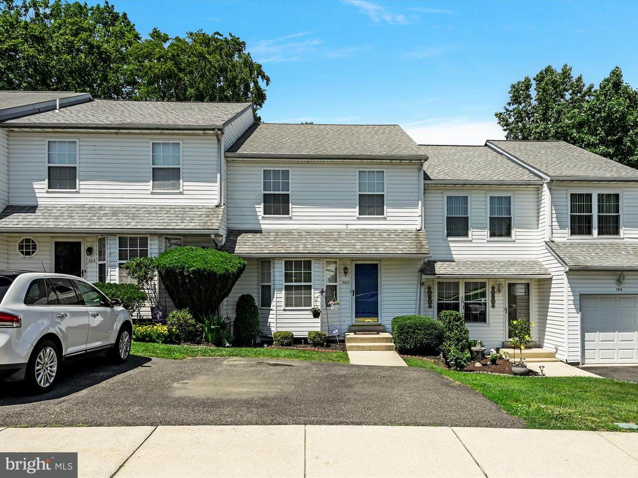 707 Hawthorne Lane - Photo 1
