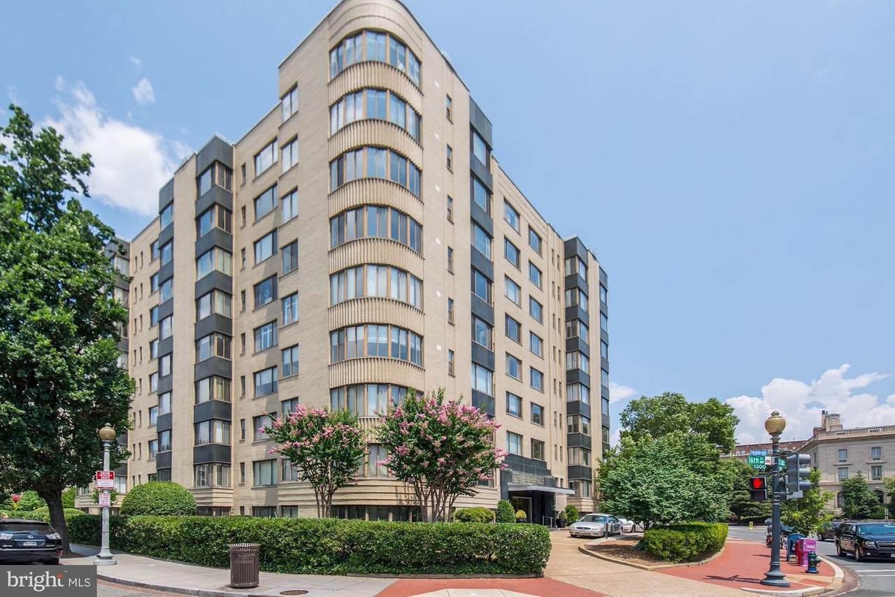 1 Scott Circle - Photo 1