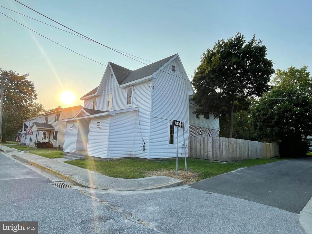 209 Elizabeth Street - Photo 1