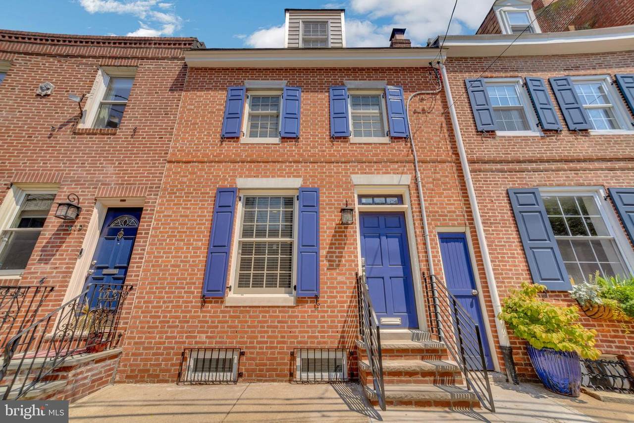 621 Hancock Street - Photo 1