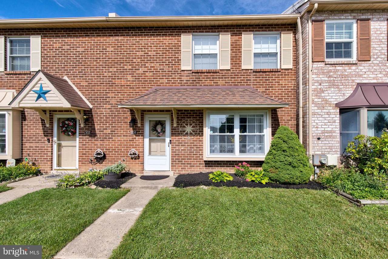 304 Kidwelly Court - Photo 1