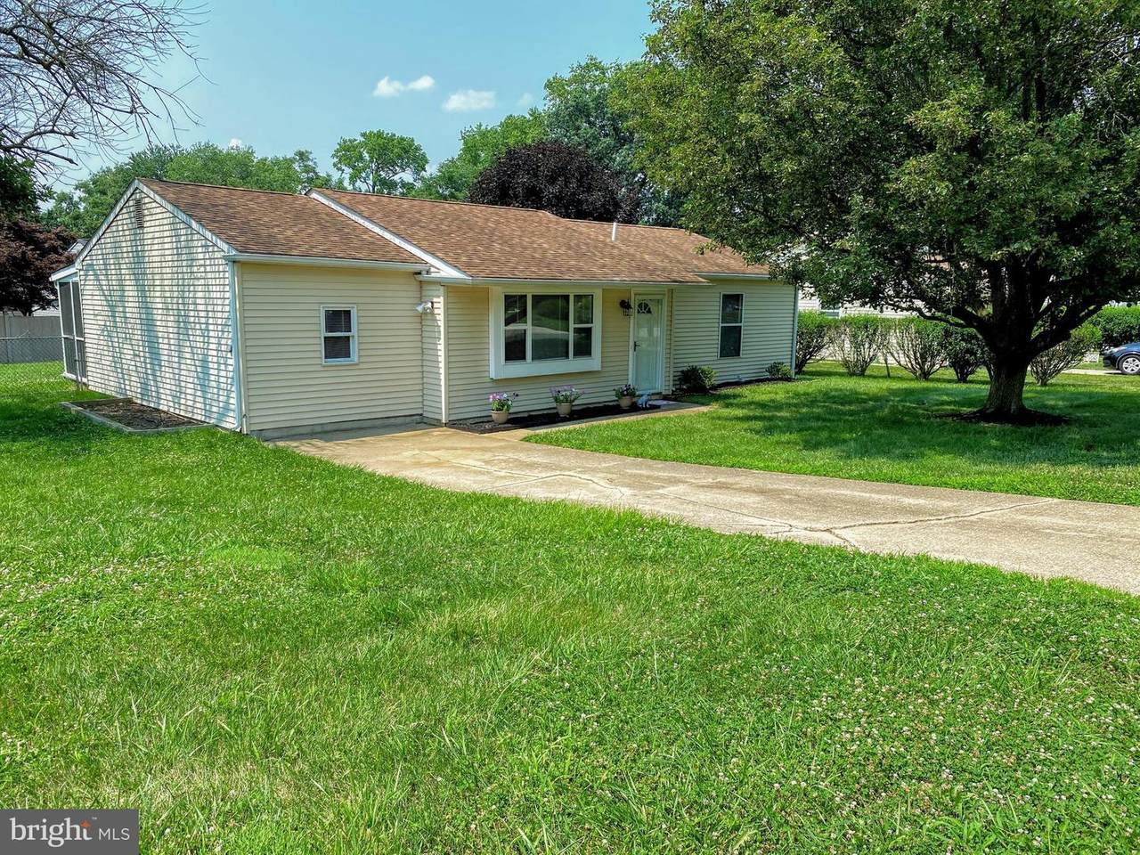 461 Hyde Place - Photo 1