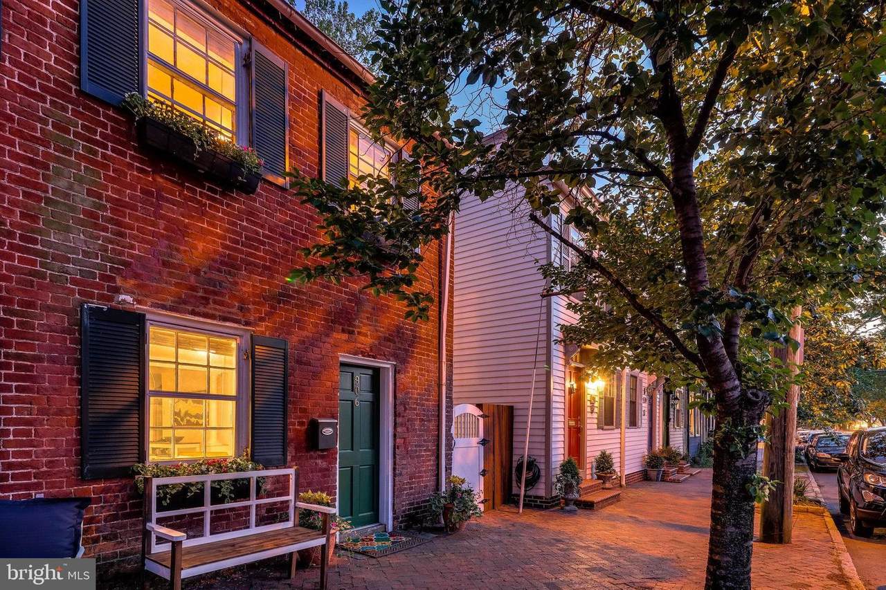 906 Queen Street - Photo 1