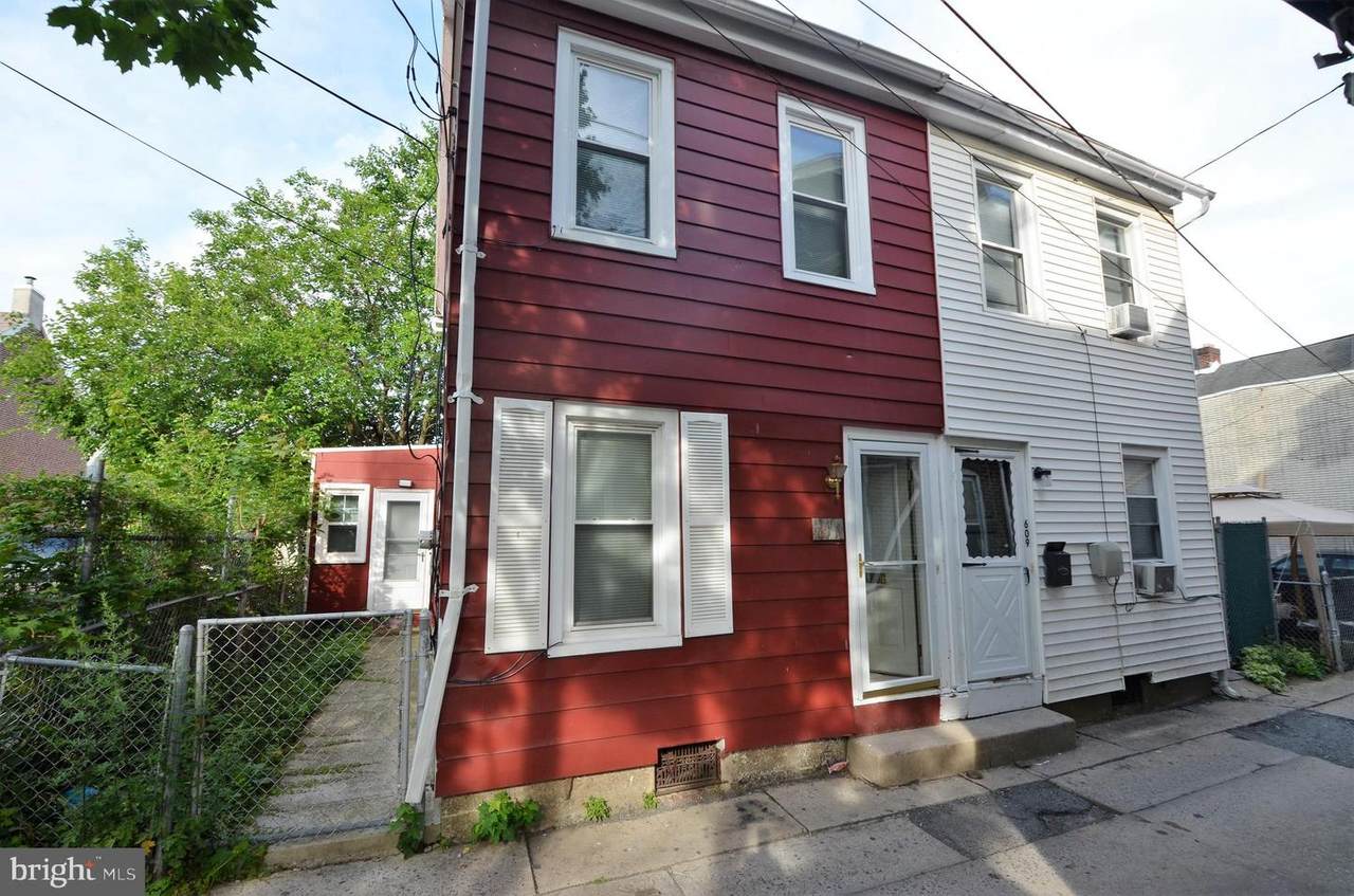 611 Nagle Street - Photo 1