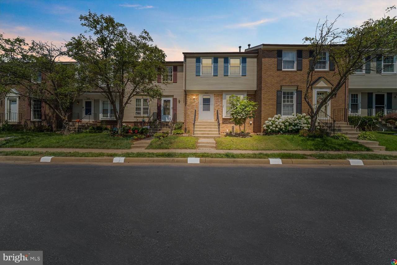 5909 Grisby House Court - Photo 1