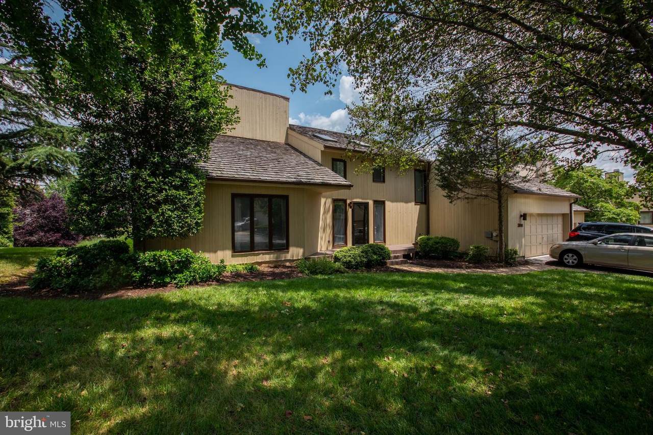 3011 Courtside Road - Photo 1