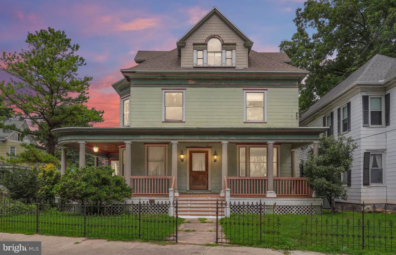 105 6TH Street - Photo 1