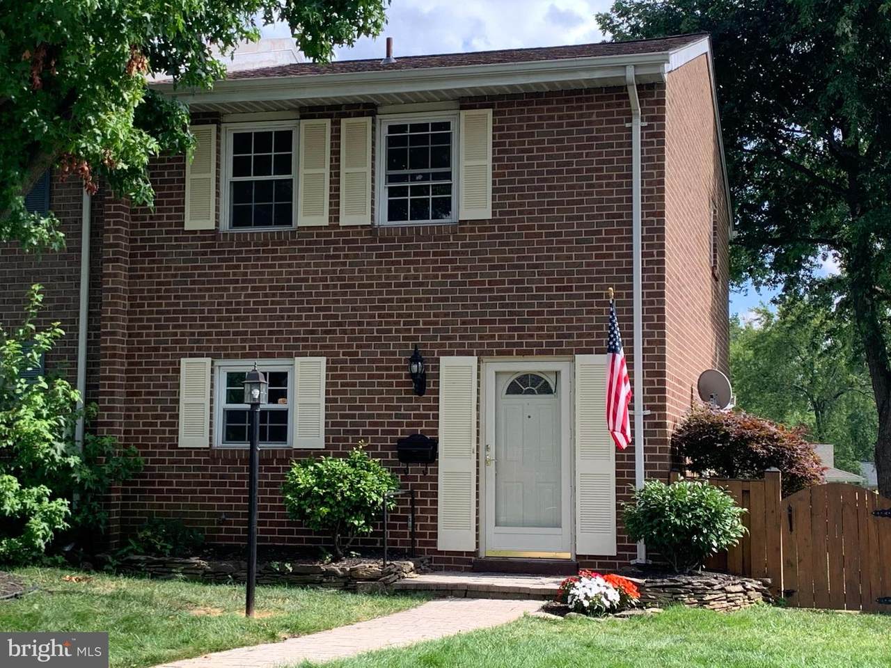 736 Colonial Avenue - Photo 1