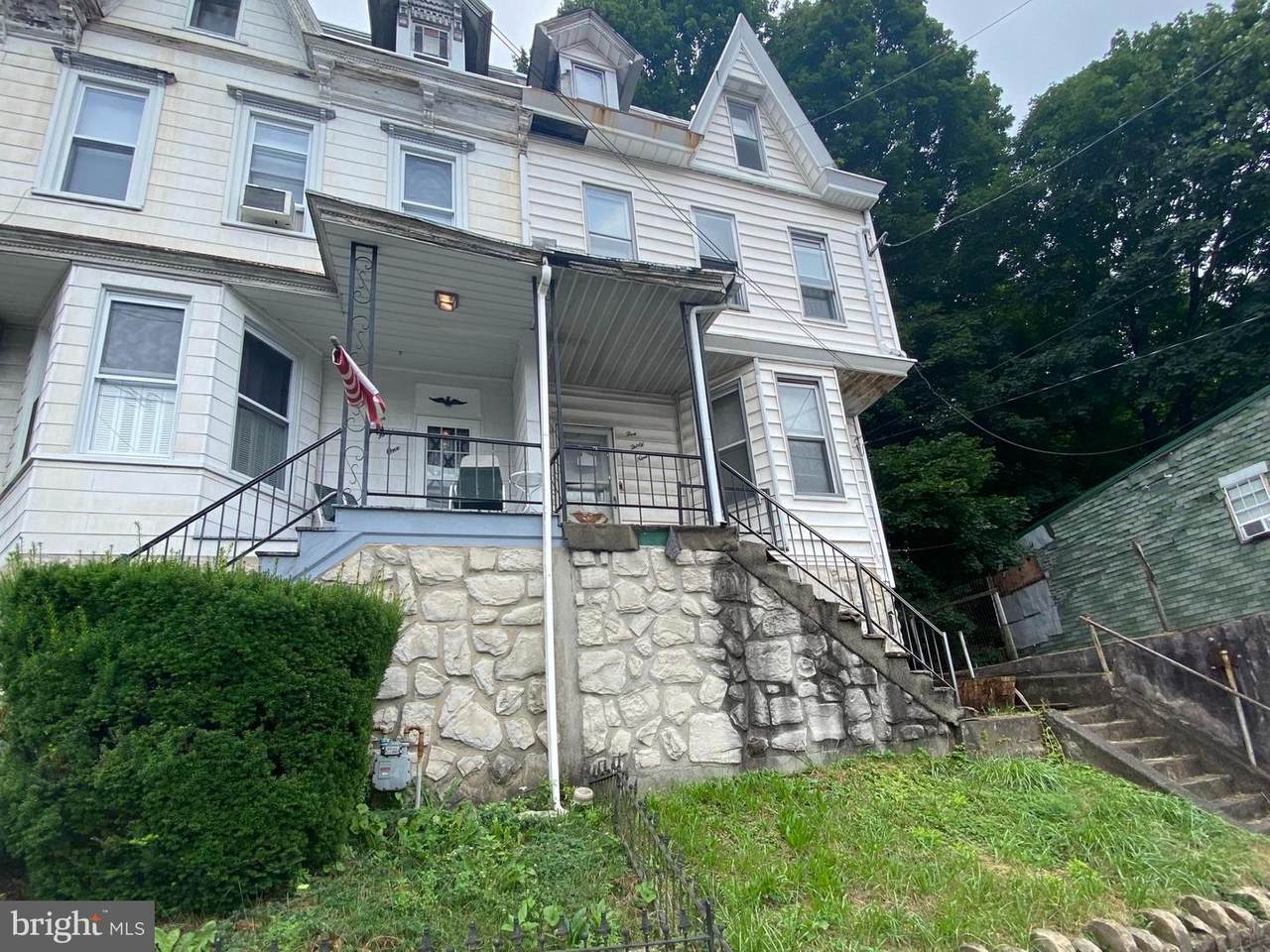 539 Norwegian Street - Photo 1