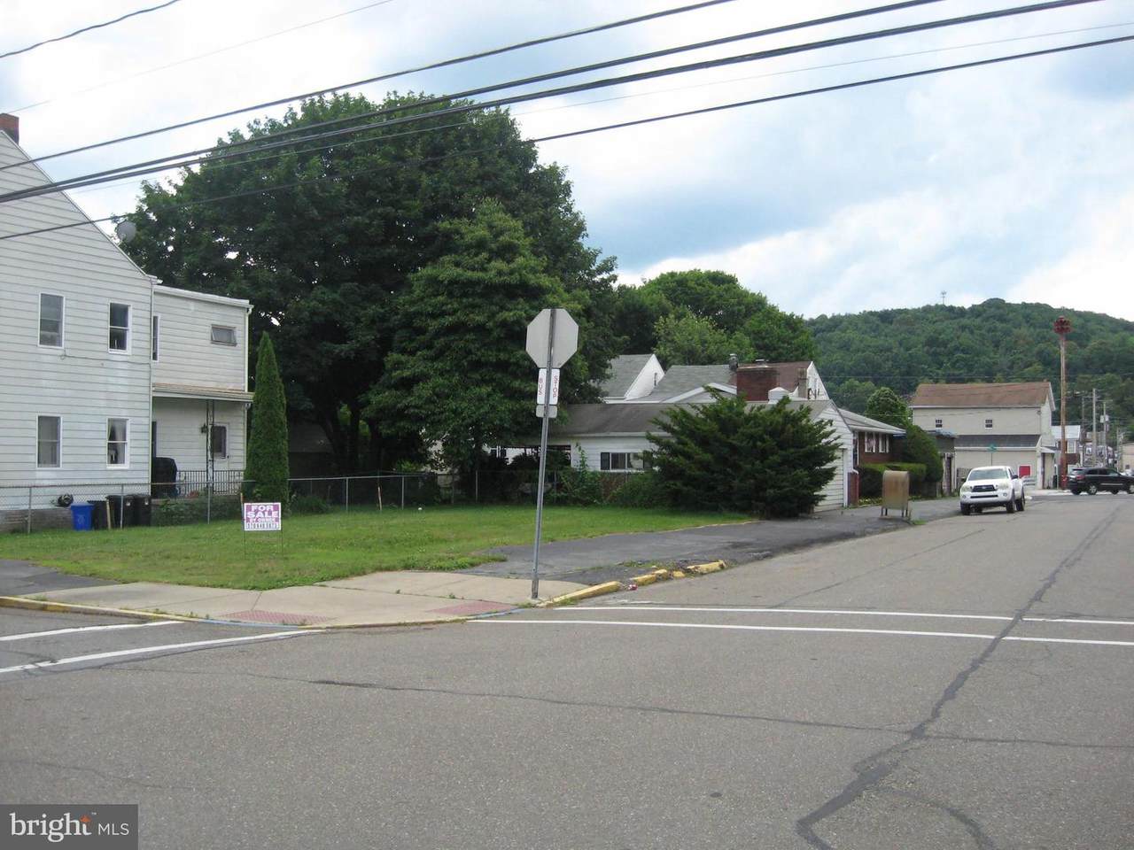 100 Nicholas Street - Photo 1