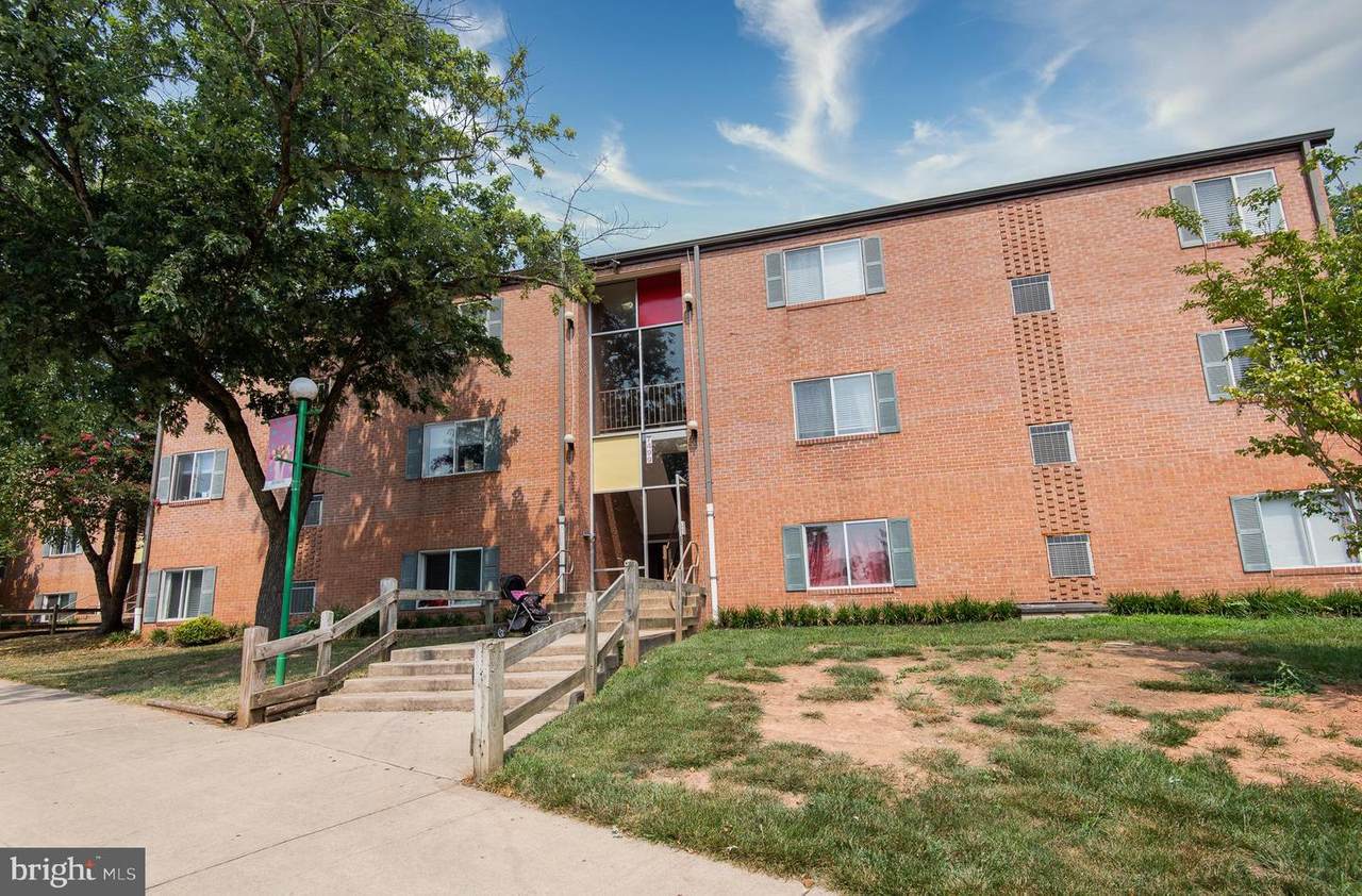 7499 Prince Charles Court - Photo 1