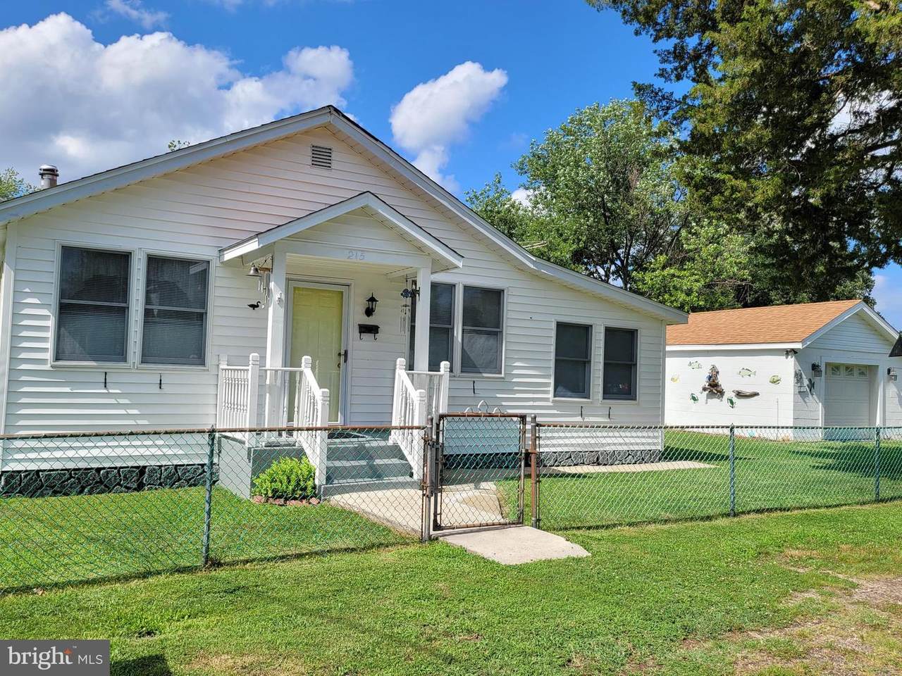 215 Hamilton - Photo 1
