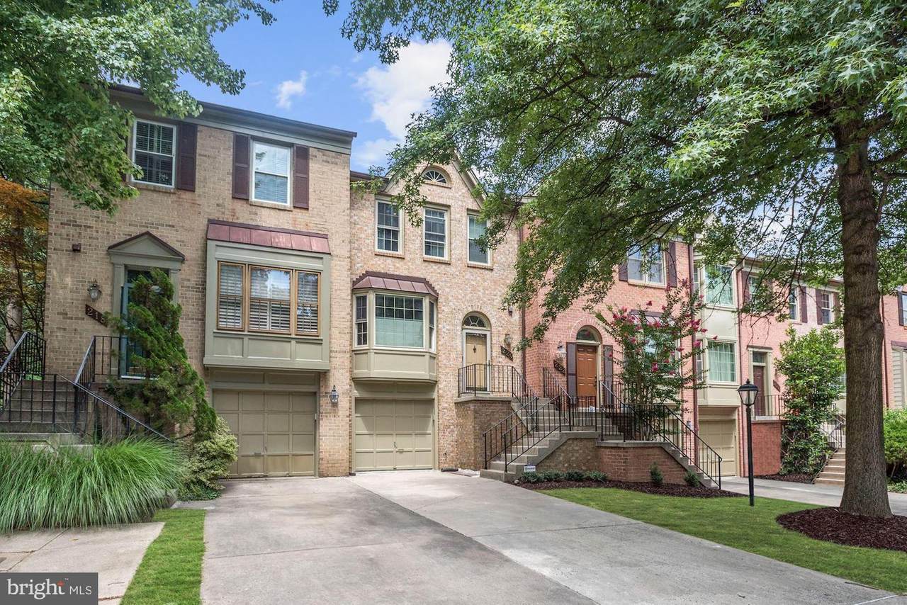 220 Lynn Manor Drive - Photo 1