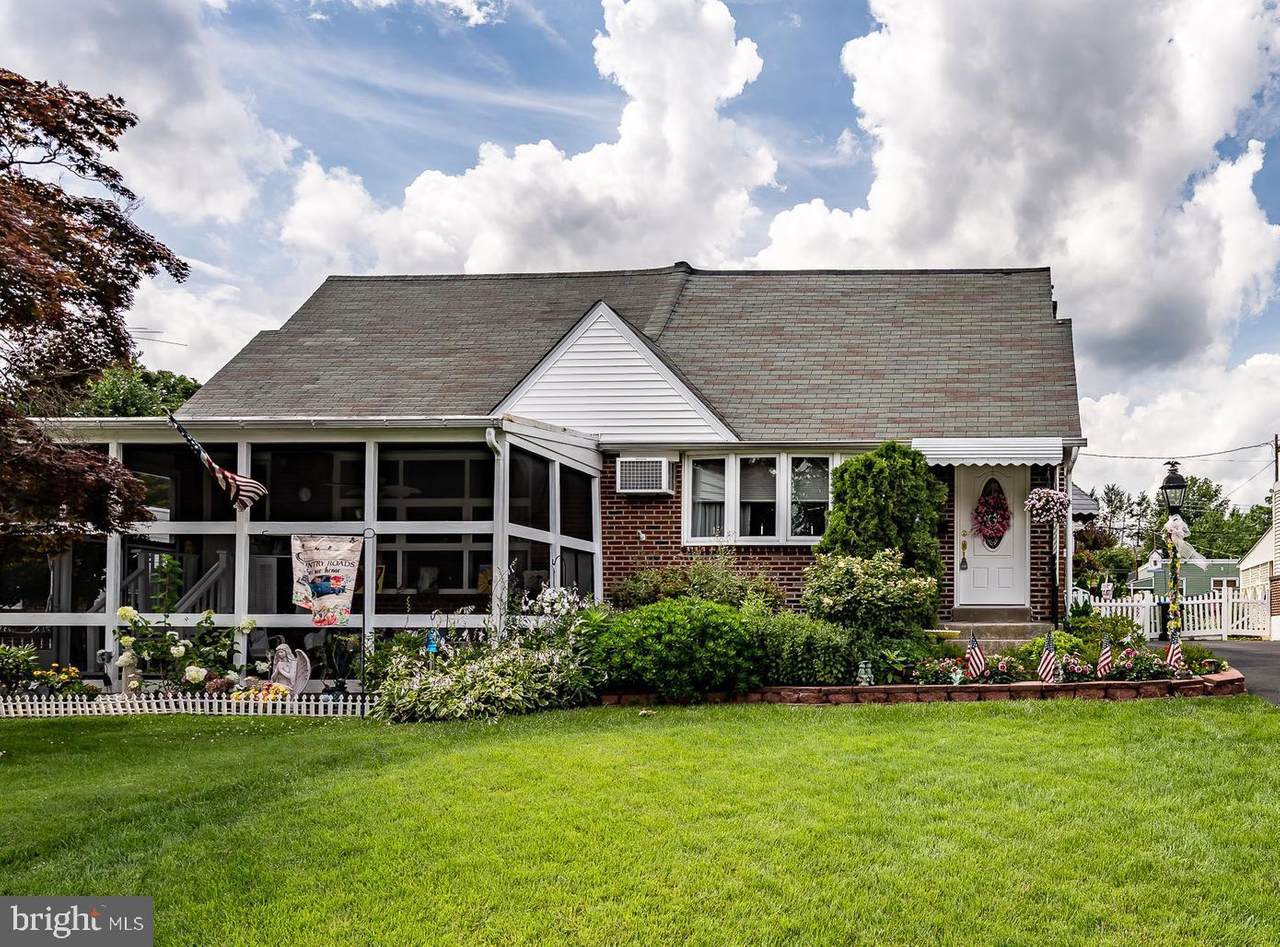 1815 Locust Street - Photo 1