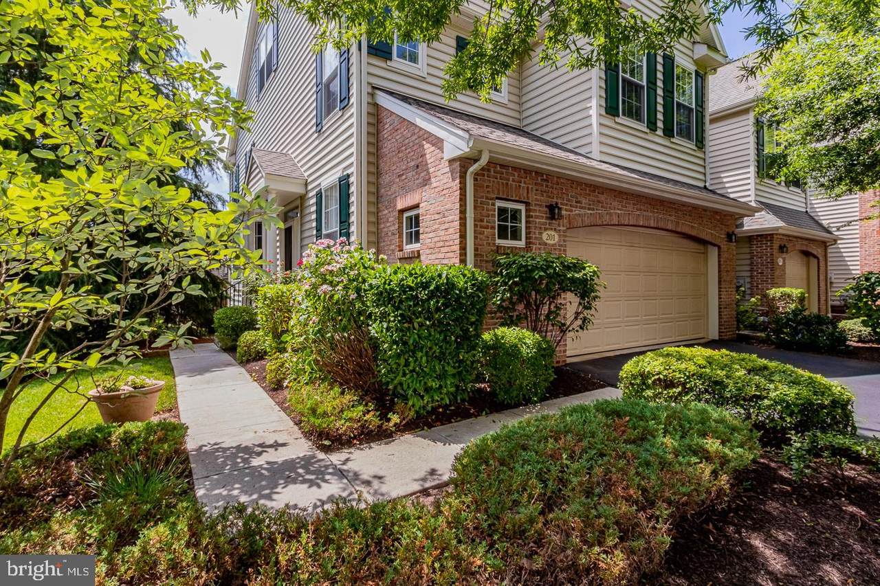 201 Cherry Lane - Photo 1