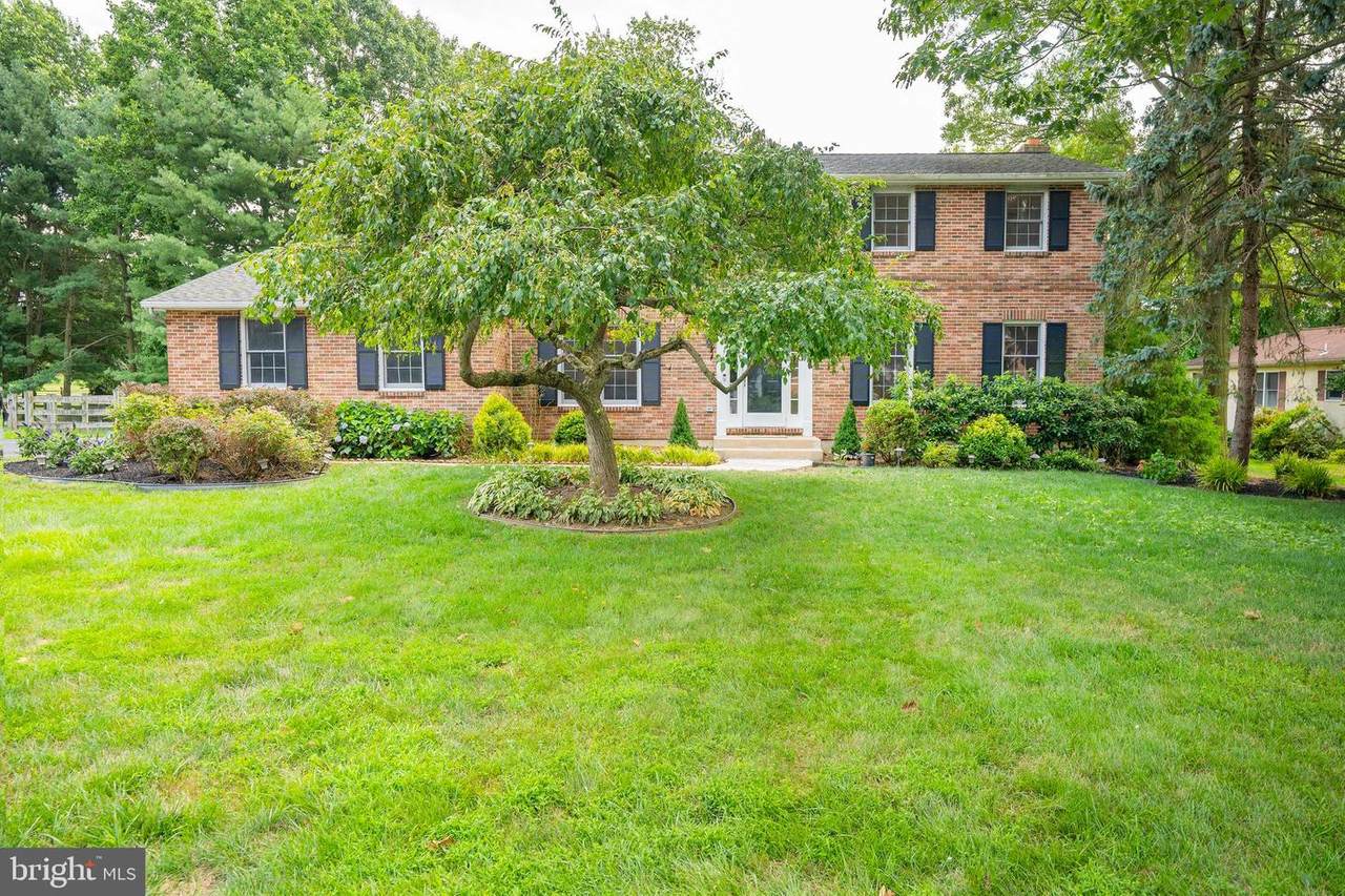 10 Stuyvesant Drive - Photo 1