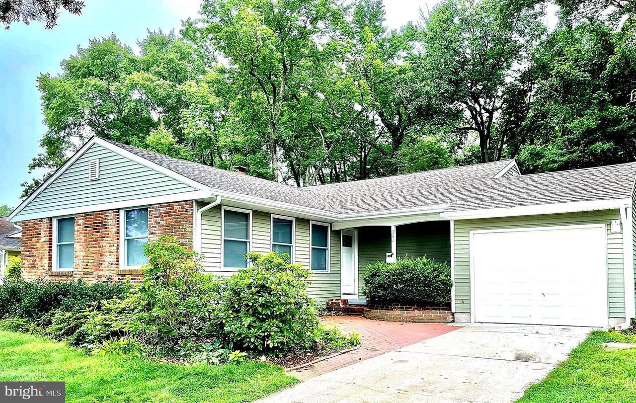 202 Barclay Lane - Photo 1