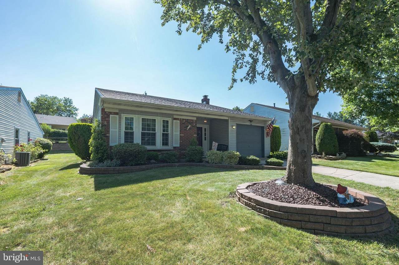 16 Meadowwood Court - Photo 1
