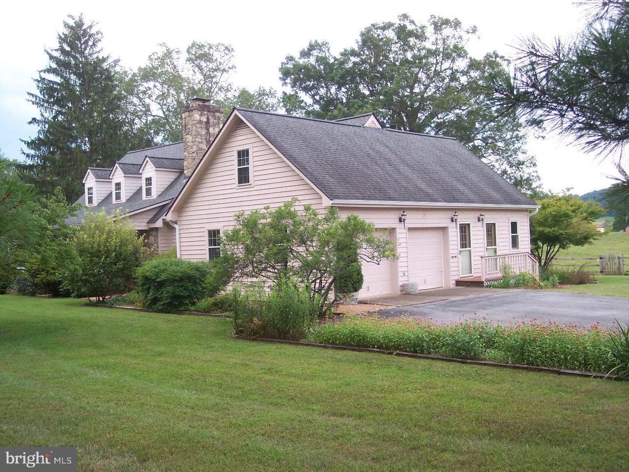 604 Mount Salem Avenue - Photo 1