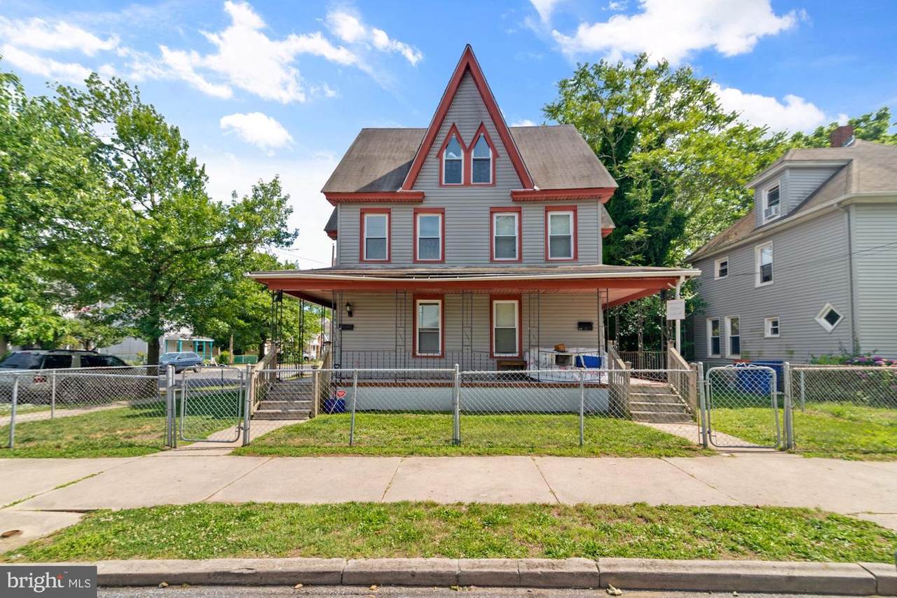 317-319 E Street - Photo 1