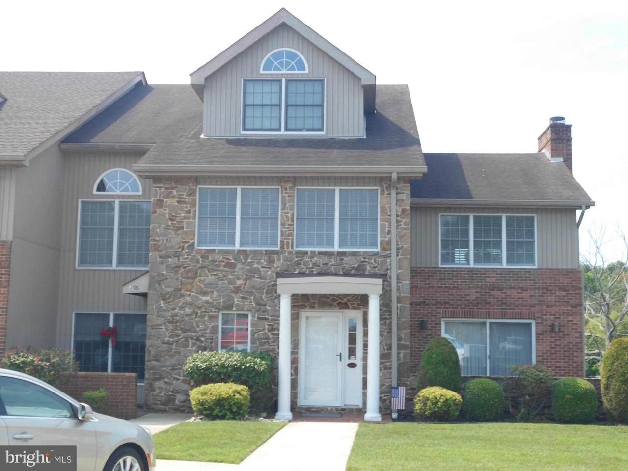 3001 Chestnut Avenue - Photo 1