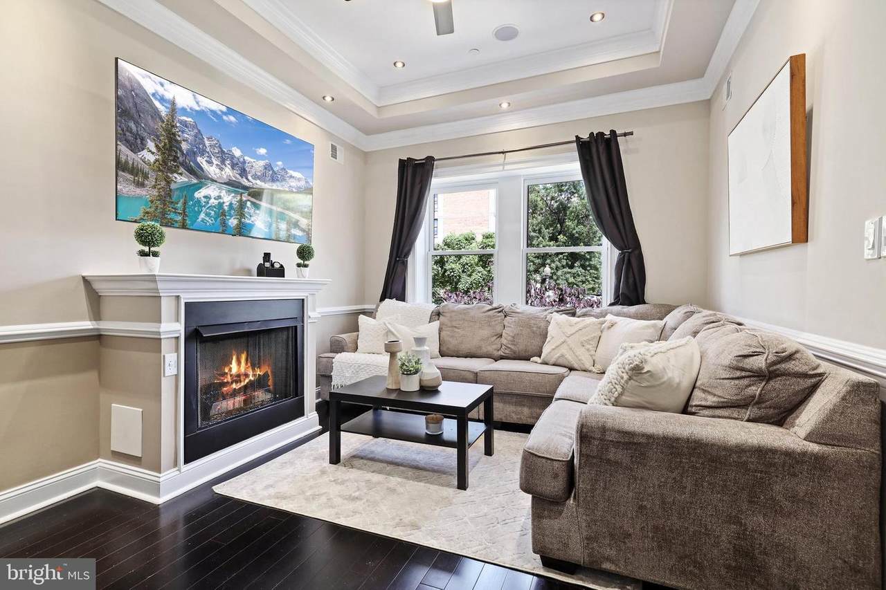 719 12TH Street - Photo 1