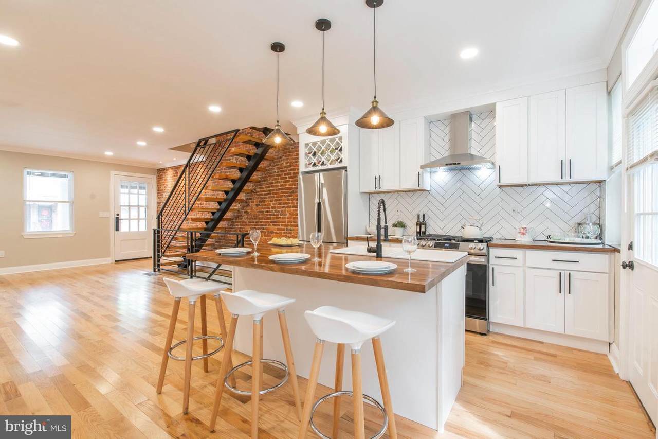 932 50TH Street - Photo 1
