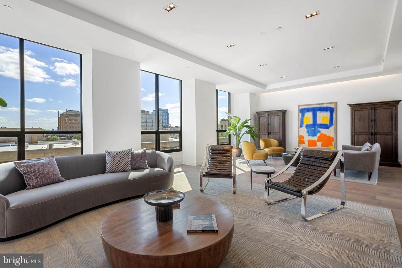 2207 Chestnut Street - Photo 1