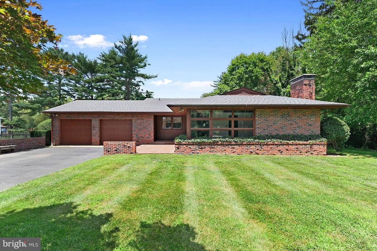 25 Shady Lane Avenue - Photo 1