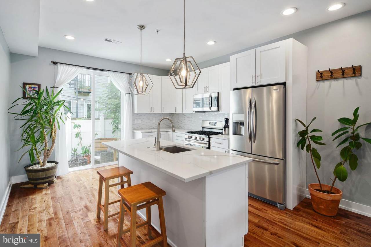3006 Thompson Street - Photo 1