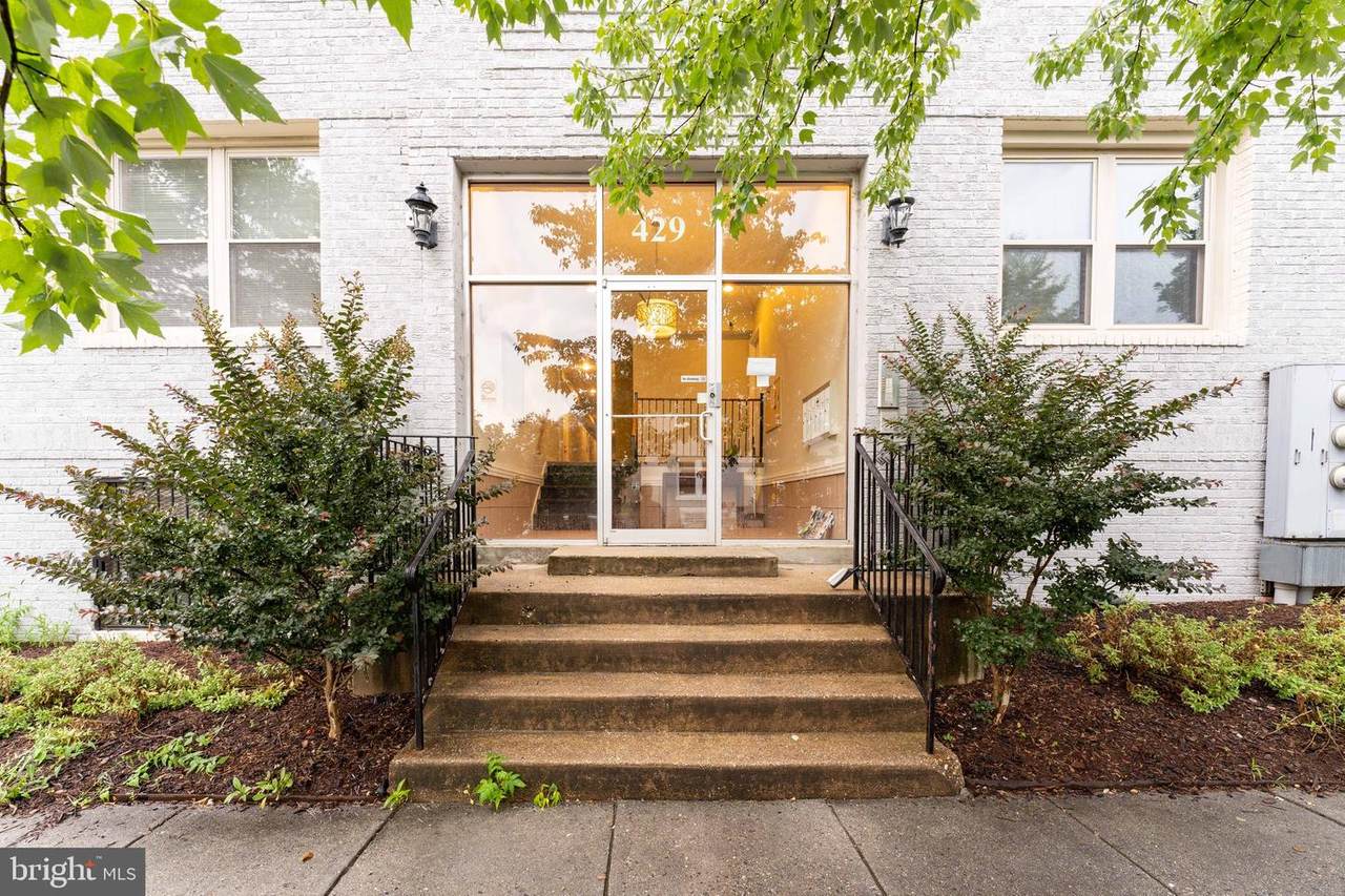 429 18TH Street - Photo 1