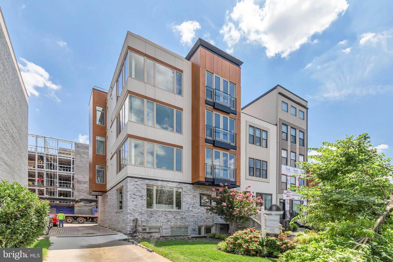 915 12TH Street - Photo 1