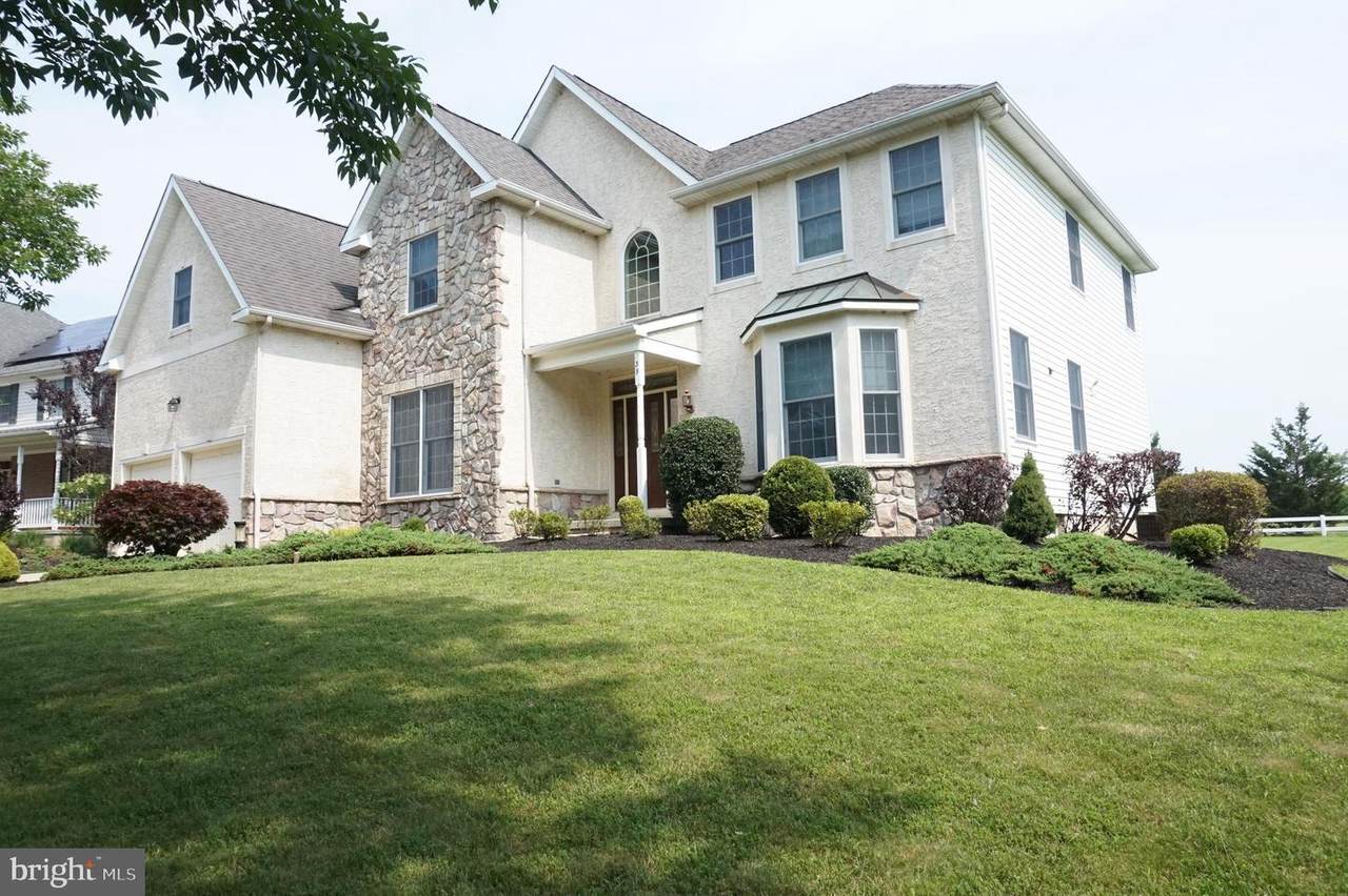 39 Fieldcrest Drive - Photo 1