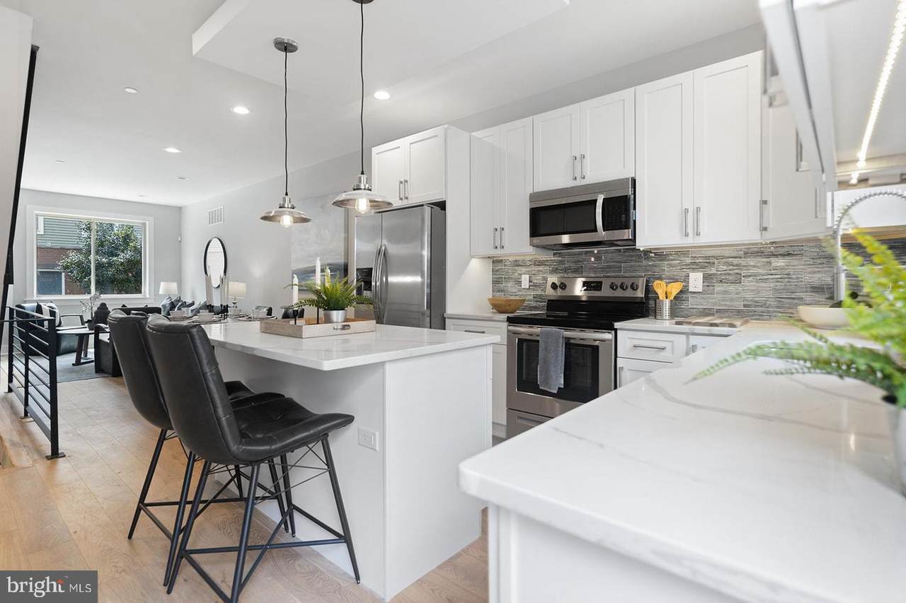 2233 William Street - Photo 1
