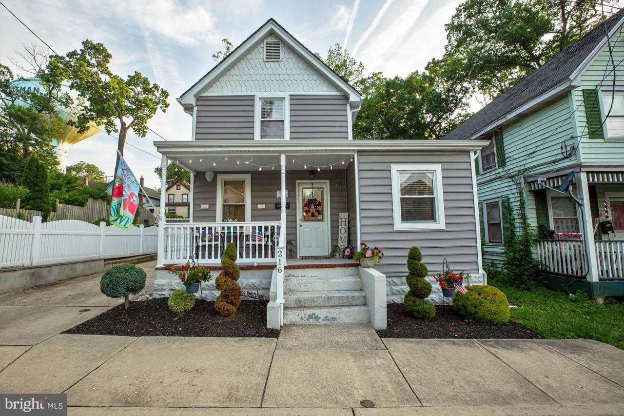 216 Boulevard Avenue - Photo 1