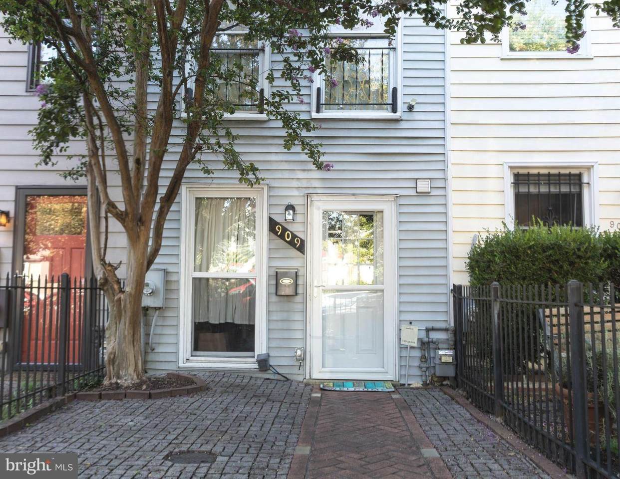 909 12TH Street - Photo 1