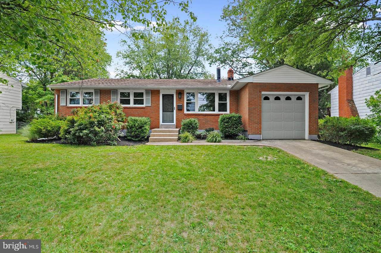 907 Rockmoss Avenue - Photo 1