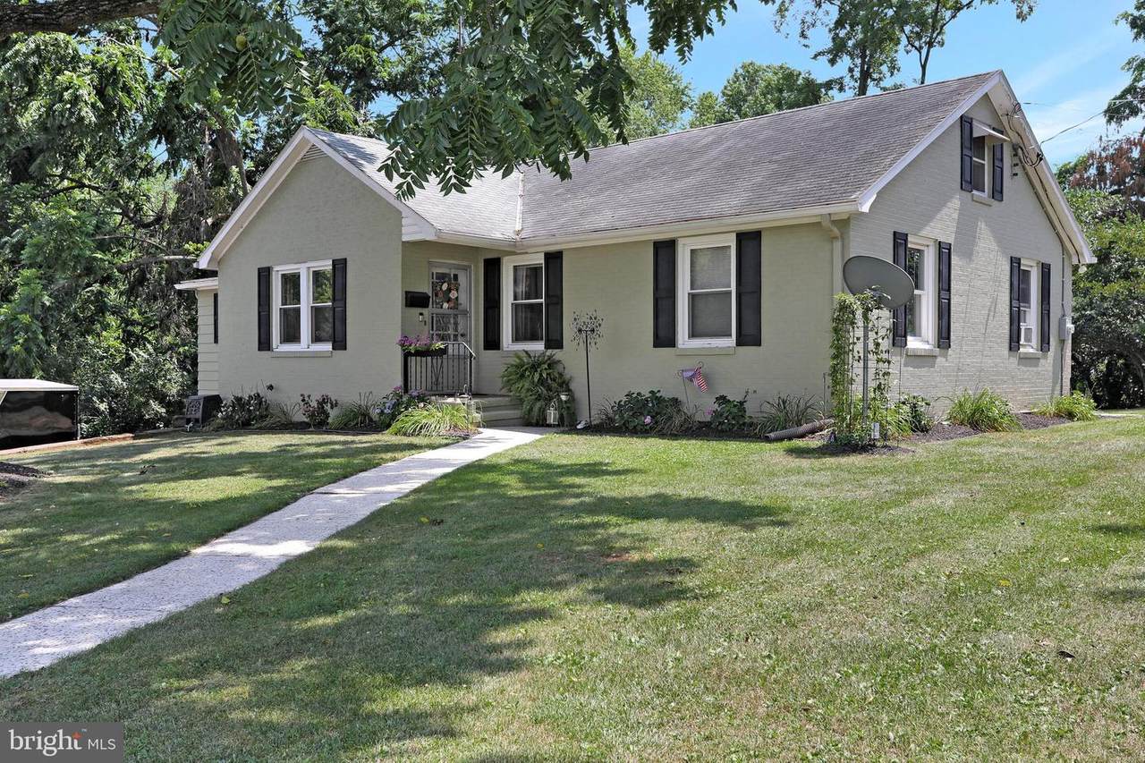 215 Magnolia Avenue - Photo 1