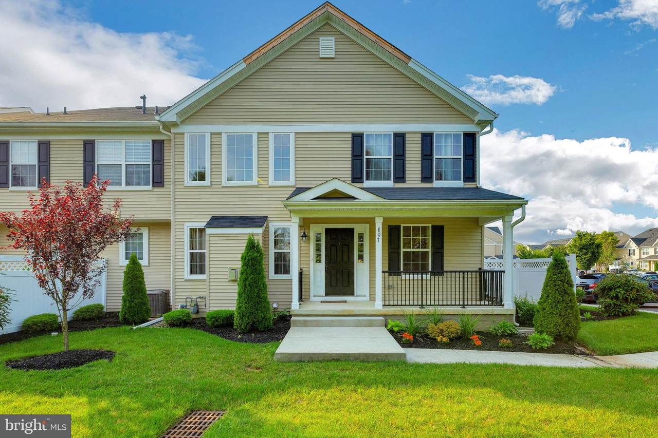 807 Lexington Mews - Photo 1