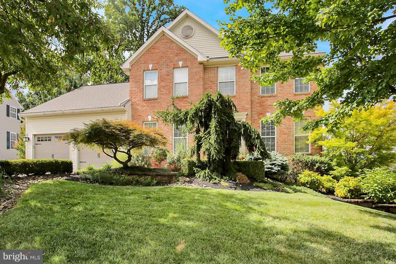 2410 Goddard Avenue - Photo 1
