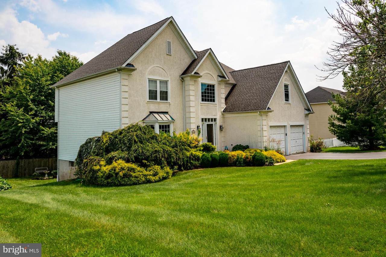 2608 Cresswell Drive - Photo 1
