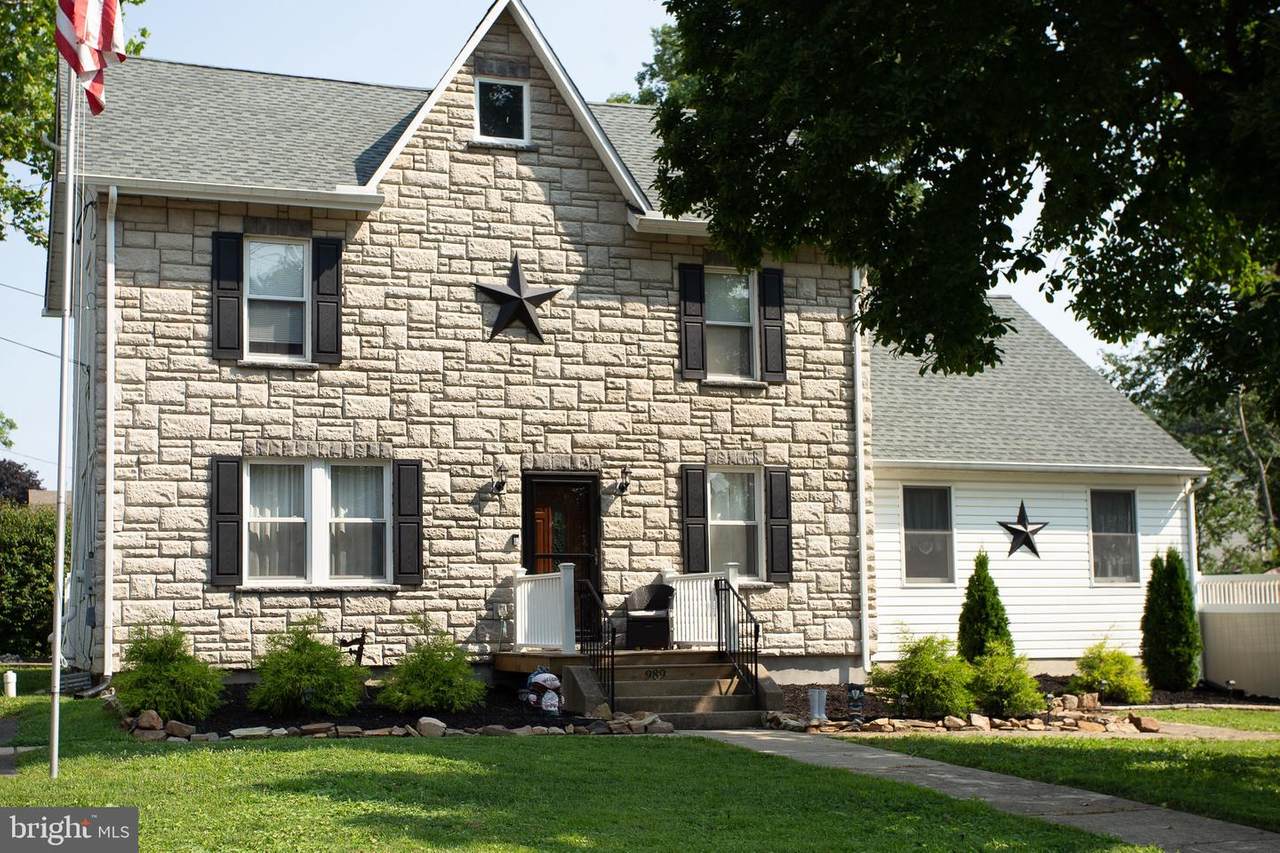 989 Highland Avenue - Photo 1