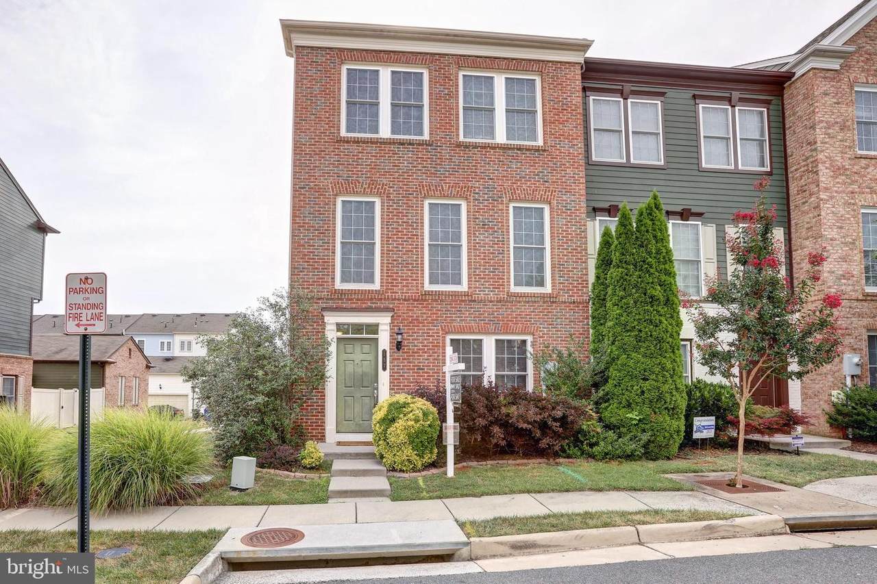 157 Great Laurel Square - Photo 1
