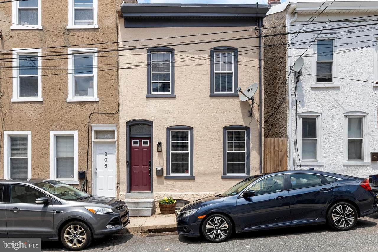 208 Baldwin Street - Photo 1