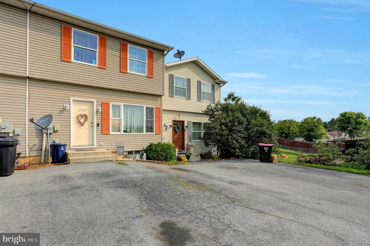 8769 Kings Road - Photo 1