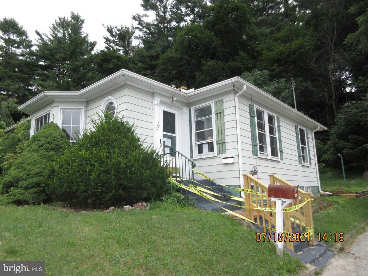 237 Hanover Street - Photo 1