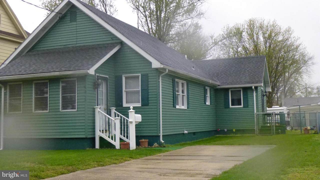 1003 Roslyn Avenue - Photo 1