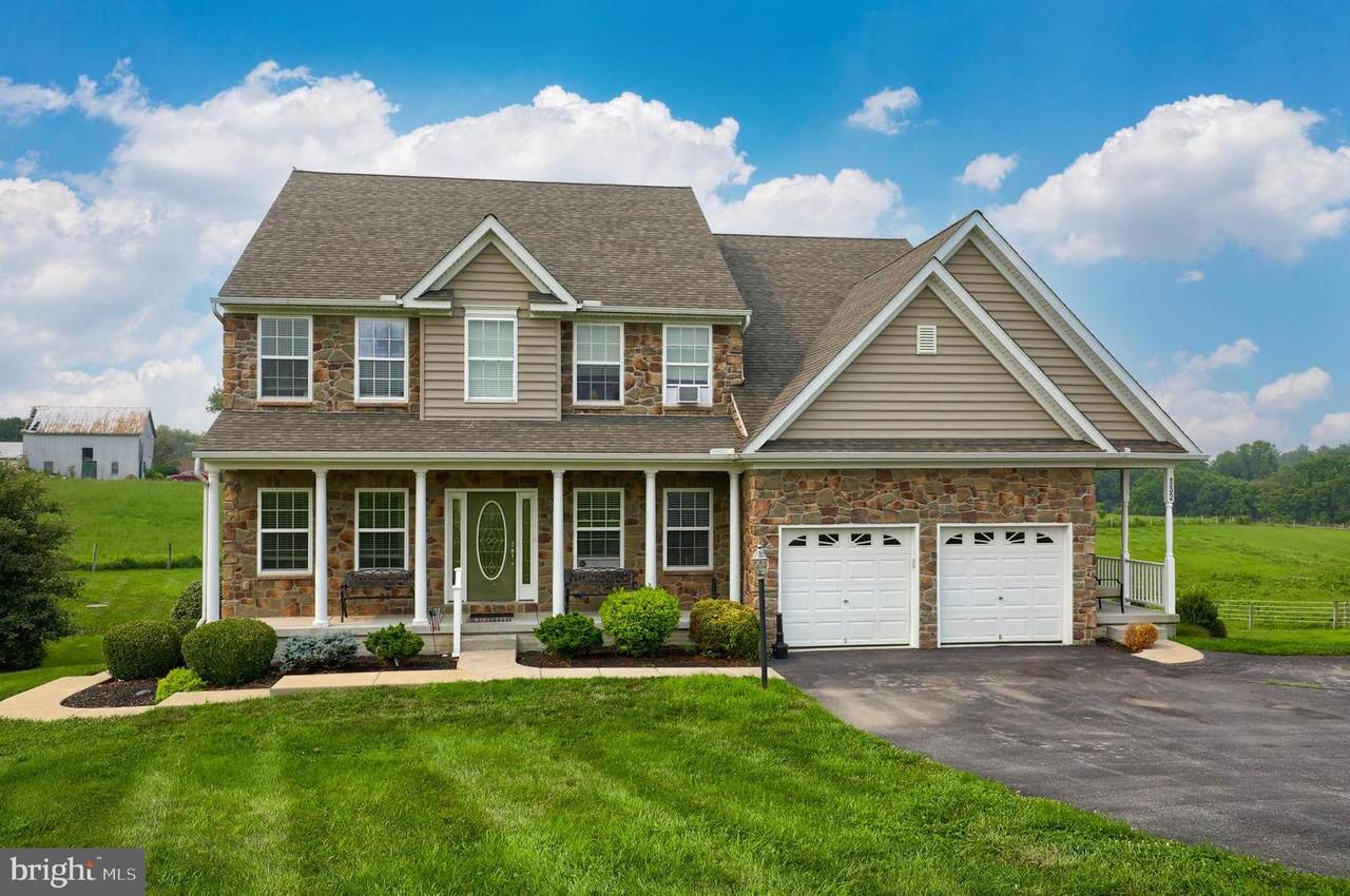 132 Buttercup Drive - Photo 1