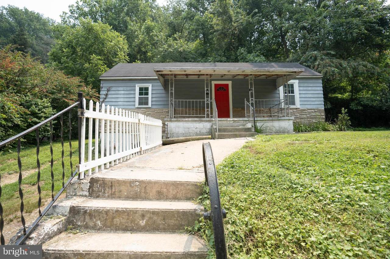 827 Warren Road - Photo 1
