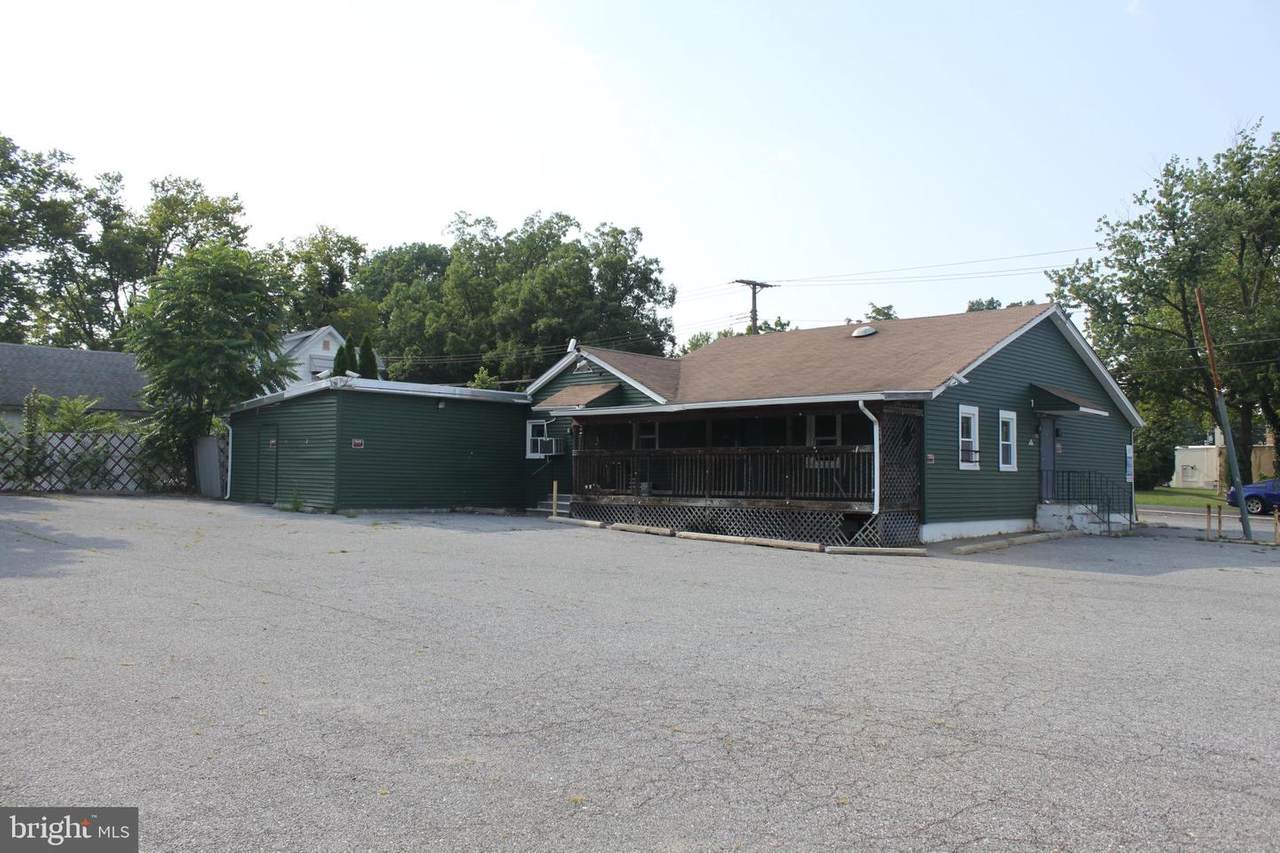 596 N. West Boulevard - Photo 1